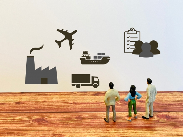 物流センターとは？物流倉庫の違いと種類について解説